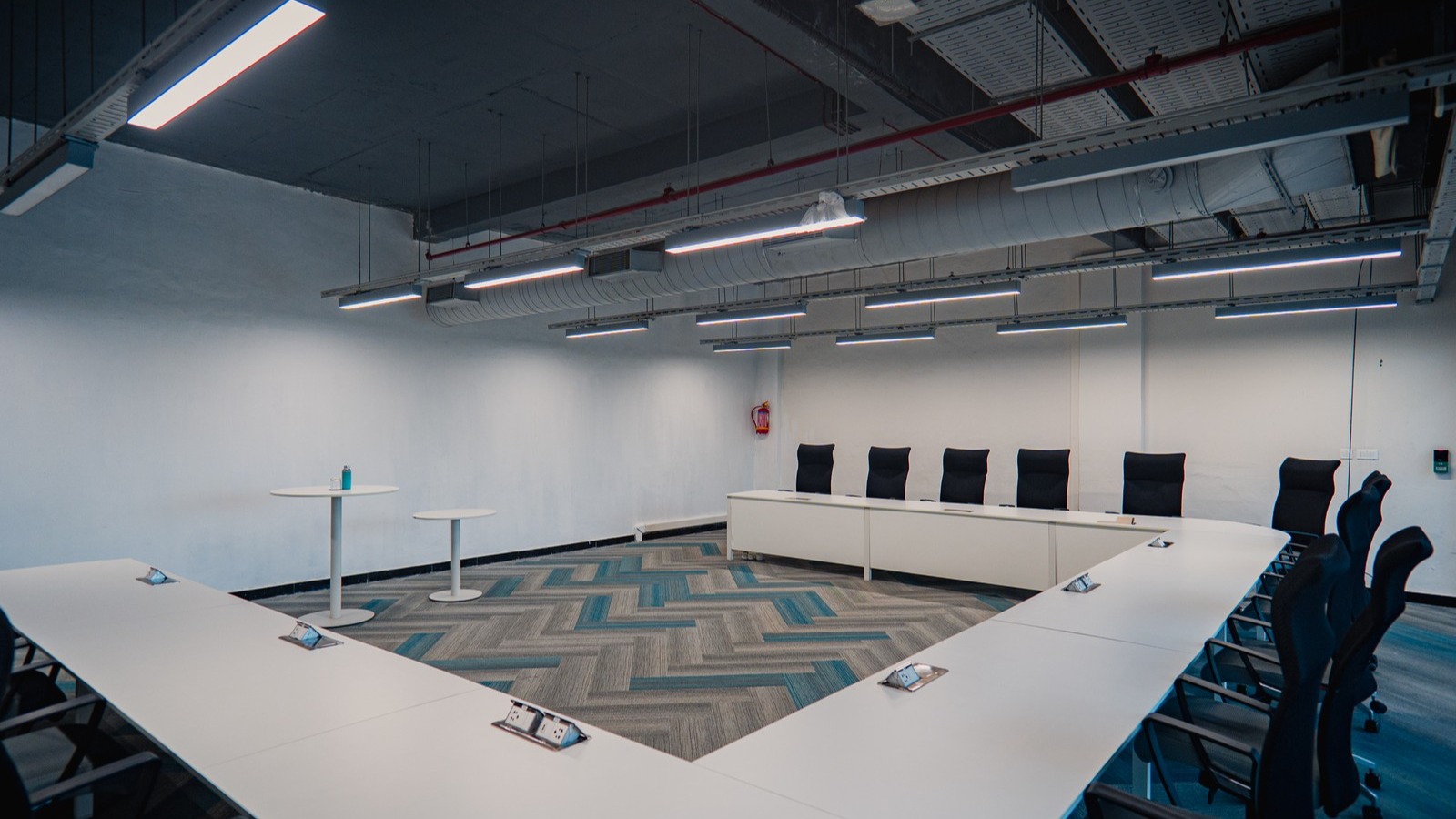 16 Seat - Conference Room, photo 2